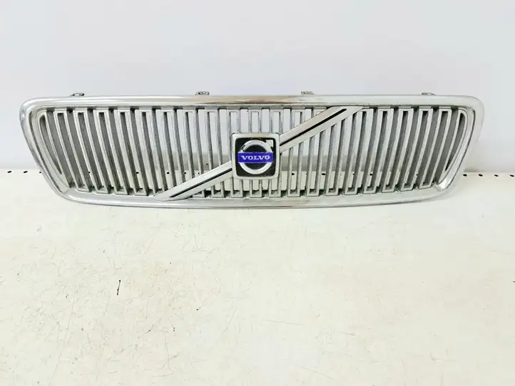 Volvo V70 (2000 - 2004) Верхняя решетка радиатора — фото 1