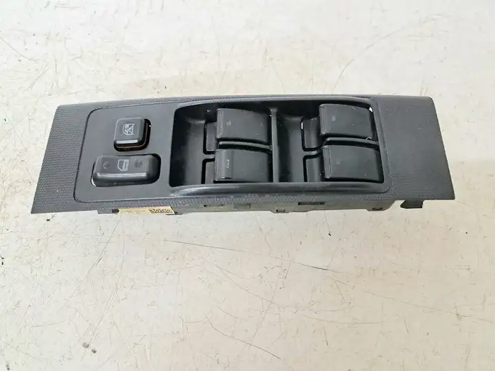 Toyota Corolla Verso AR10 (2004 - 2009) 848200F030 Блок кнопок стеклоподъемников — фото 1