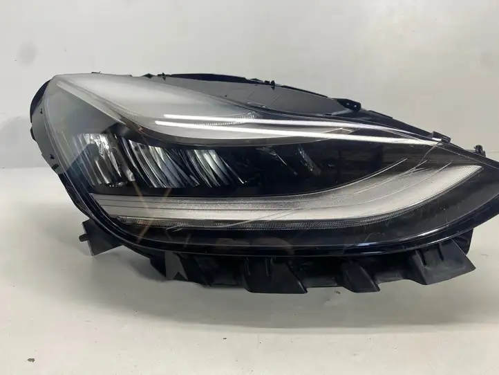 Tesla Model 3 (2017 - 2023) 107737640b Передняя фара — фото 1