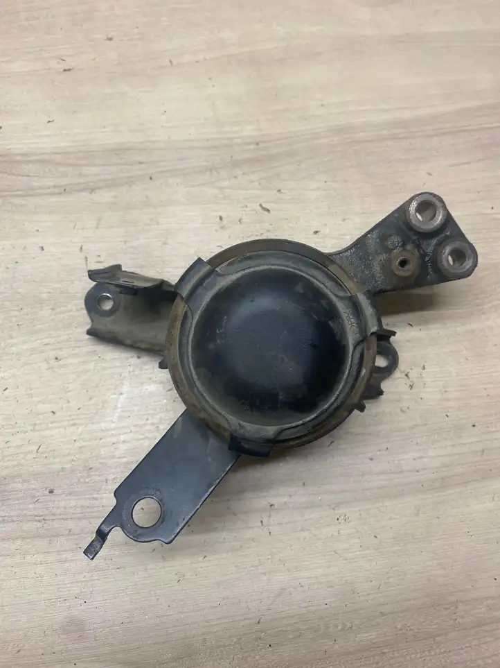 Toyota Yaris (2014 - 2019) Fcd500 Опора двигателя — фото 4