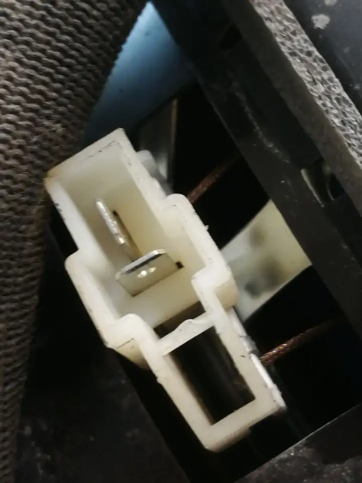 Kia Sorento (2006 - 2009)  963303E001 Громкоговоритель (громкоговорители) в задних дверях