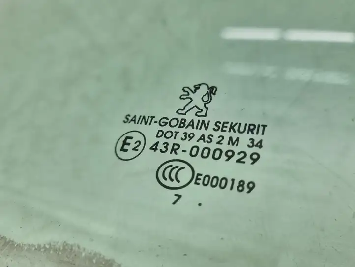Peugeot 308 (2007 - 2013)  AS2 Основное стекло передних дверей (четырехдверного автомобиля)