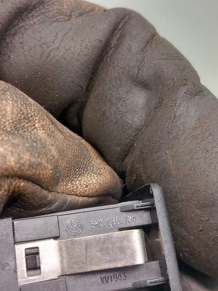 Volkswagen Caddy (2010 - 2015)  5M0035724 Разъем AUX