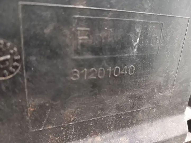 Volvo V70 (2004 - 2007) 31201040 Площадка аккумулятора — фото 4