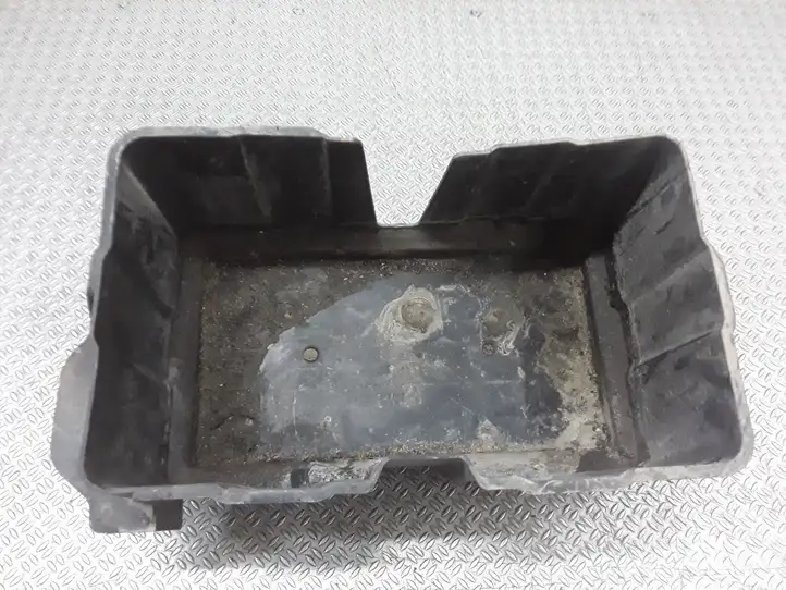 Honda FR-V (2004 - 2009)   Ящик аккумулятора