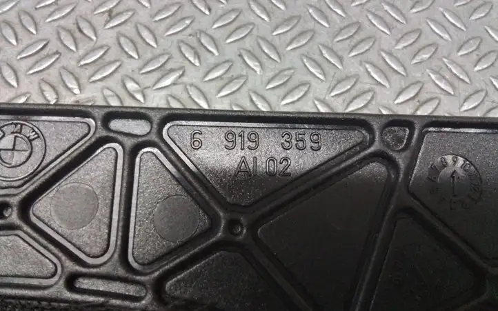 BMW 5 E60 E61 (2004 - 2010)  6919359 Сабвуферная решетка
