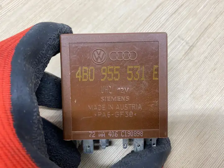 Audi A6 S6 C5 4B (2001 - 2004) 4B0955531E Реле аварийных фонарей — фото 4