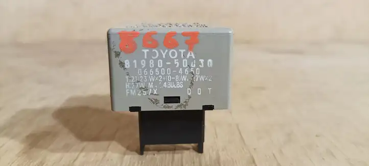 Toyota Corolla Verso E121 (2001 - 2004) 8198050030 Реле аварийных фонарей — фото 2