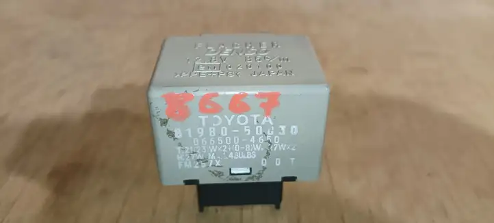 Toyota Corolla Verso E121 (2001 - 2004) 8198050030 Реле аварийных фонарей — фото 4