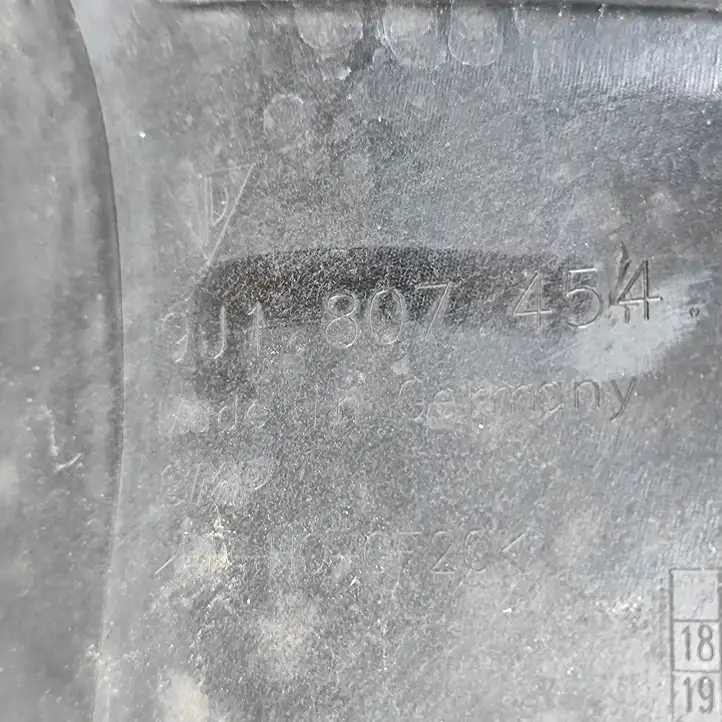 Porsche Taycan 9J1 (2019 - ) 9J1807454 Кронштейн заднего бампера — фото 7