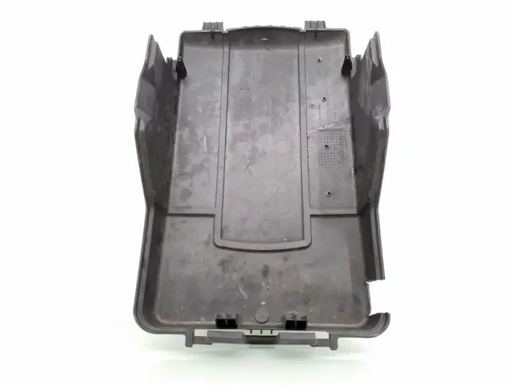 Volkswagen PASSAT B6 (2005 - 2010) 1K0915443A Крышка ящика аккумулятора — фото 4