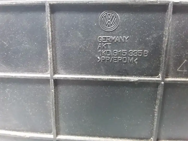Audi A3/S3 8P (2004 - 2008) 1K0915335B Ящик аккумулятора — фото 3