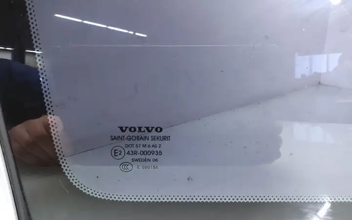 Volvo V70 (2004 - 2007) 30674474 Заднее боковое стекло — фото 2