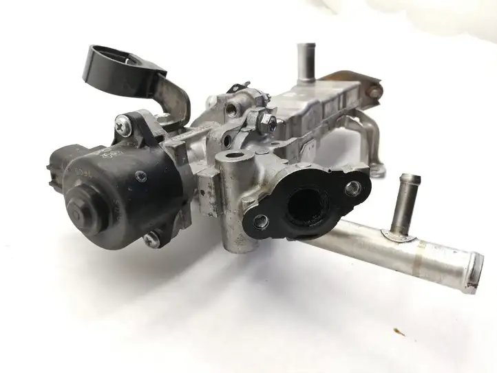 Toyota Auris E180 (2012 - 2018) 2560137010B Охладитель клапана EGR — фото 4