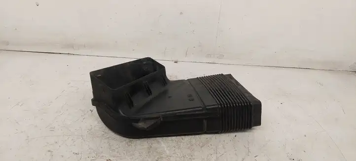 Audi A4 S4 B6 8E 8H (2000 - 2006) 8E0129617D Детали воздухозаборника — фото 3