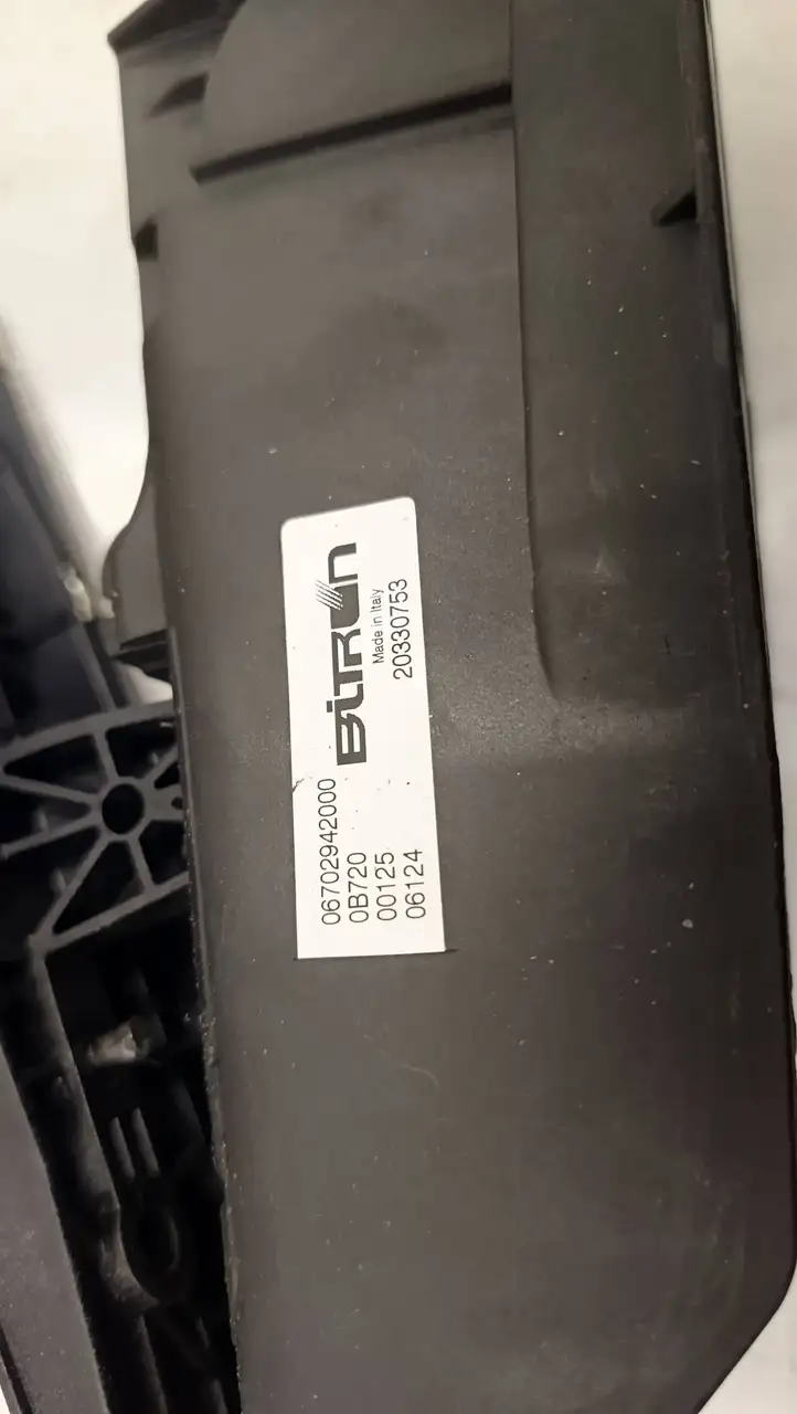 Maserati Grecale (2022 - ) 06702942000 Педаль акселератора — фото 3