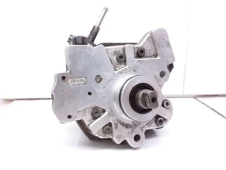 Toyota Corolla E120 E130 (2000 - 2004) 0445010105 Топливный насос — фото 1