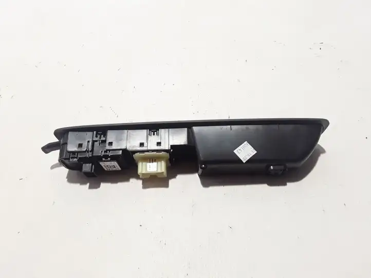 Renault Zoe (2012 - ) 809517054R Кнопка стеклоподъемников — фото 3
