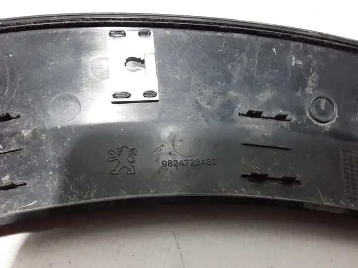 Peugeot 208 (2019 - ) 9824722480 Молдинг крыла — фото 3