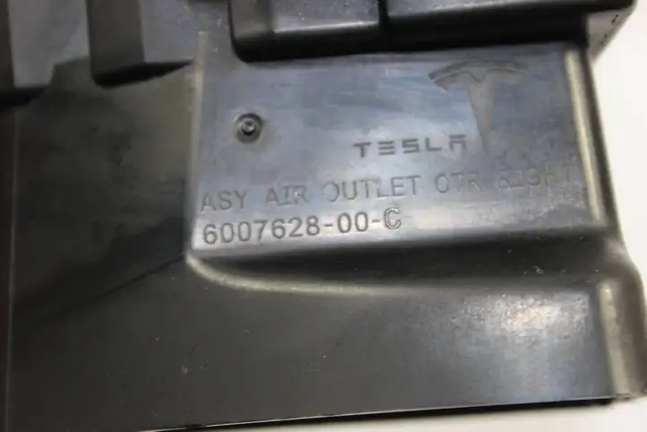 Tesla Model S (2016 - 2021) 100782100D Боковая отделка панели приборов — фото 3