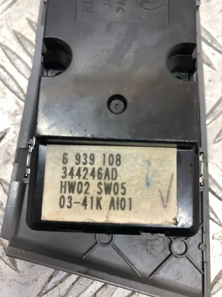 BMW 5 E60 E61 (2004 - 2010) 6939108 Кнопка стеклоподъемников — фото 5