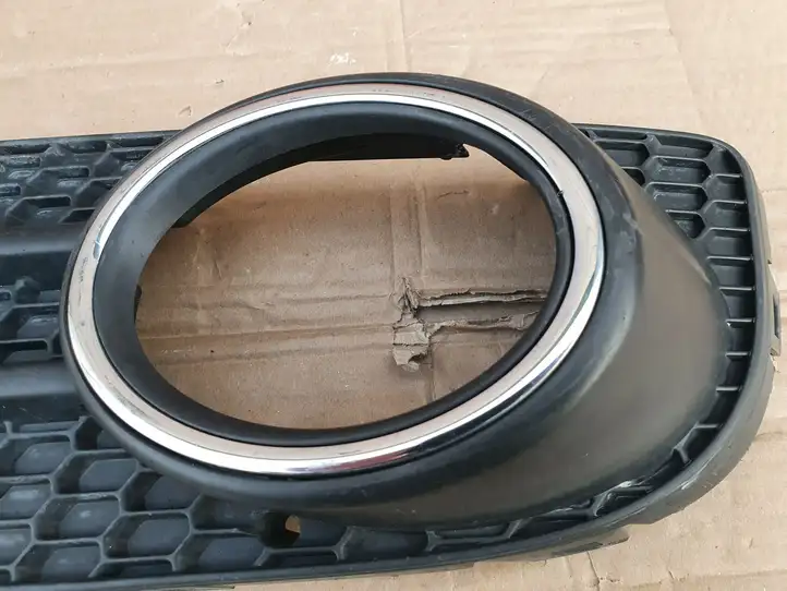 Volkswagen Tiguan (2007 - 2011) 5N0853665H Решетка противотуманной фары — фото 6