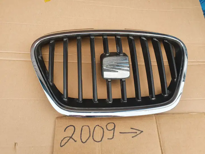 Seat Altea (2009 - 2015) 5P9853654 Верхняя решетка радиатора — фото 1