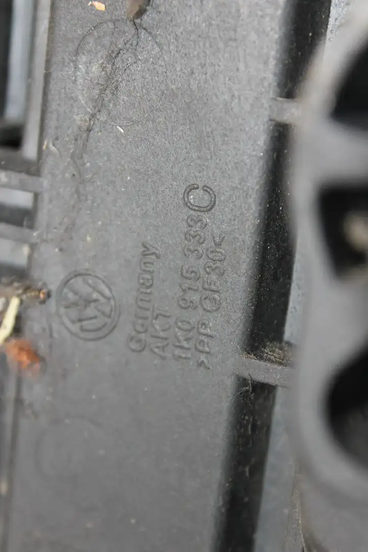 Volkswagen Golf Plus (2004 - 2008) 1k0915333c Ящик аккумулятора — фото 3