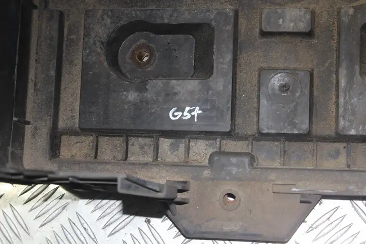 Volkswagen Golf Plus (2004 - 2008) 1k0915333c Ящик аккумулятора — фото 4