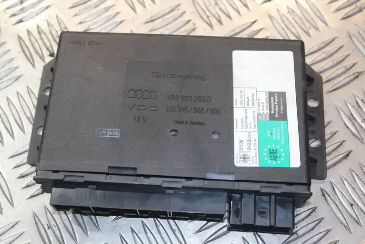 Audi A6 S6 C5 4B (1997 - 2001) 4B0962258D Модуль комфорта — фото 1