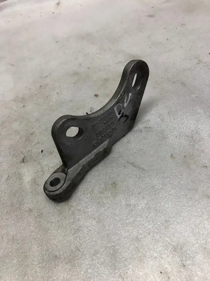 Volvo V40 Cross country (2016 - 2019) 31325812 Кронштейн переднего редуктора — фото 3