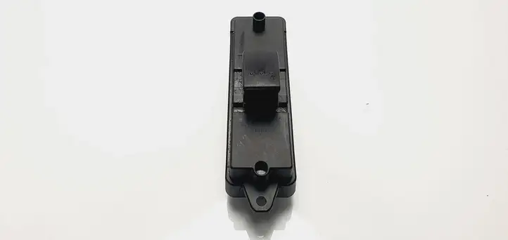 Mazda 3 I (2003 - 2006) BP4K66370 Кнопка стеклоподъемников — фото 1
