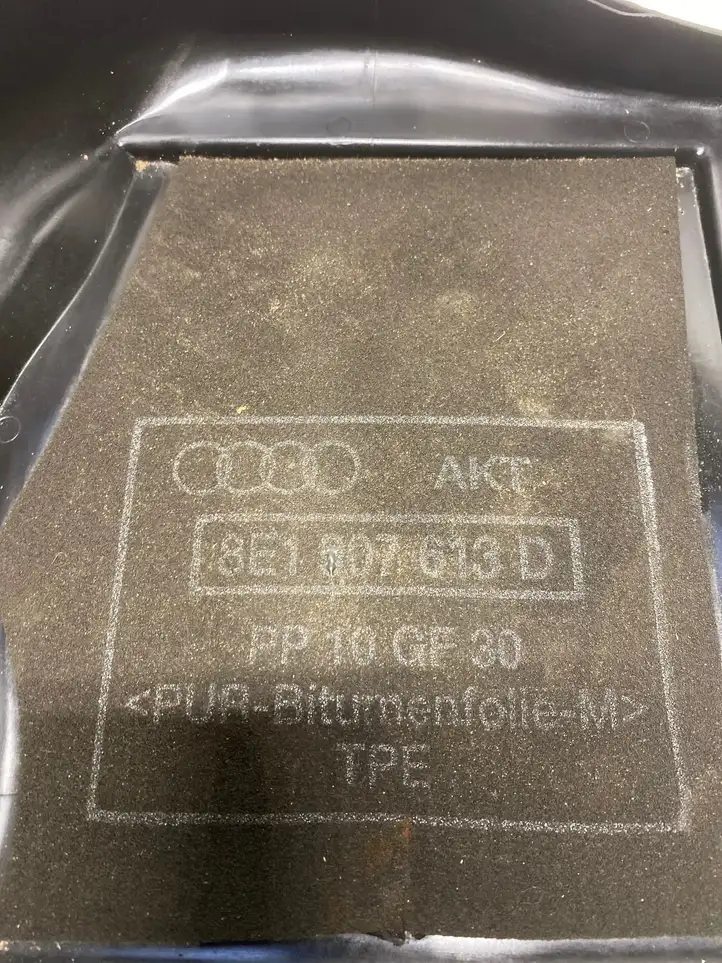 Audi A4 S4 B6 8E 8H (2000 - 2006) 8E1607613D Крышка ящика предохранителей — фото 3