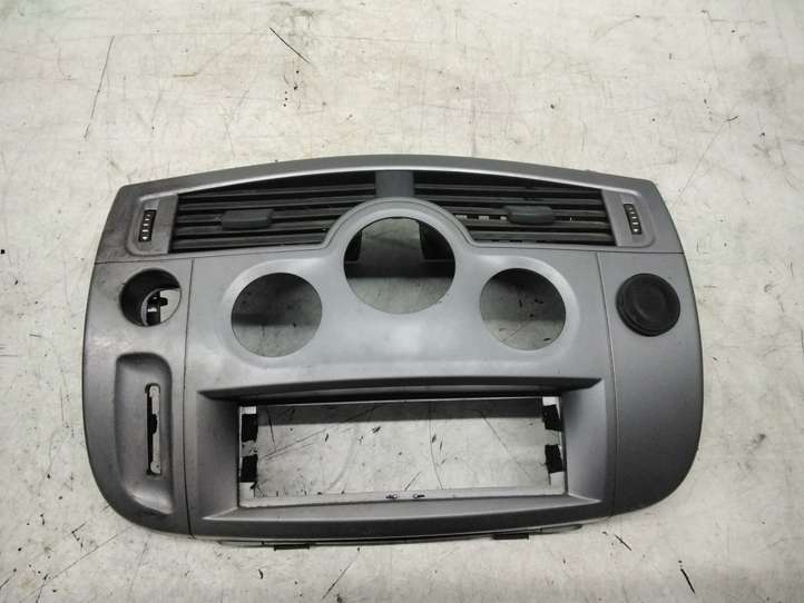 Renault Scenic II -  Grand scenic II (2006 - 2009)  A8200140713 Отделочный щит панели (центральный)