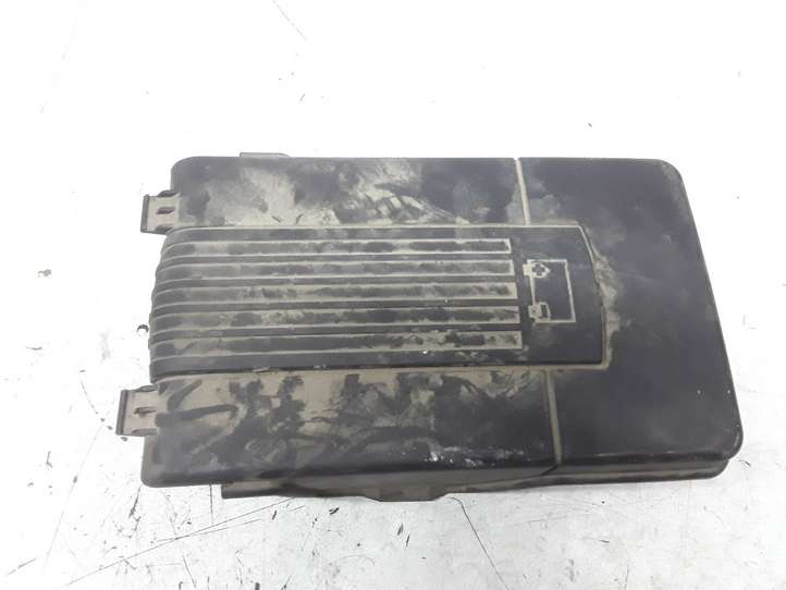 Volkswagen Golf V (2003 - 2009)  1K0915443A Крышка ящика аккумулятора