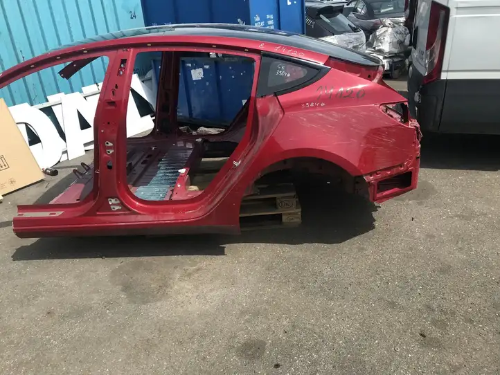 Tesla Model 3 (2017 - 2023) Задняя четверть — фото 1