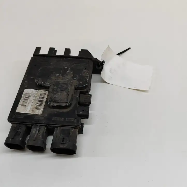 Opel Vivaro (2014 - 2018) 243501820R Блок монтирования реле — фото 1