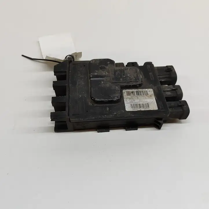 Opel Vivaro (2014 - 2018) 243501820R Блок монтирования реле — фото 4