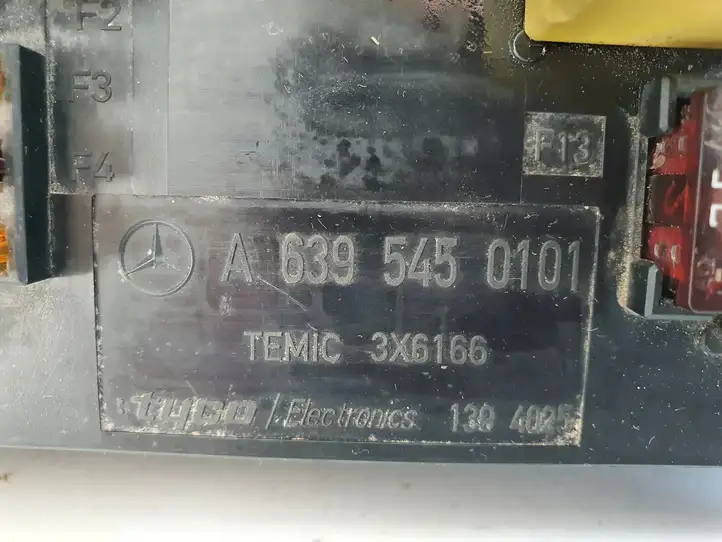 Mercedes-Benz Vito Viano W639 (2003 - 2010) 6395450201 Блок предохранителей — фото 7