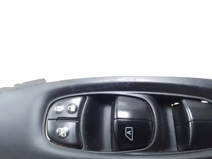 Nissan Qashqai (2013 - 2017) Кнопка стеклоподъемников — фото 4