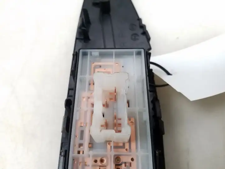 Nissan Qashqai (2013 - 2017) Кнопка стеклоподъемников — фото 4