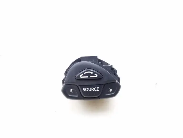 Nissan X-Trail T30 (2001 - 2007) Кнопки на рулевом колесе — фото 1