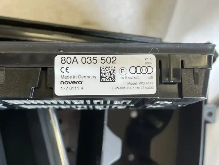 Audi Q5 SQ5 (2017 - ) 80A035502 Модуль беспроводной зарядки — фото 6