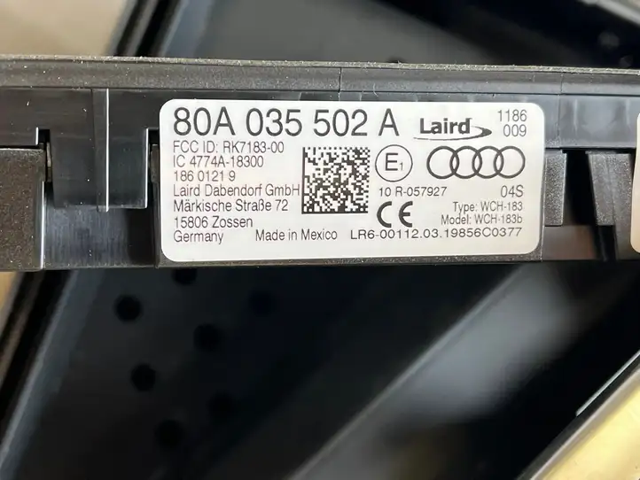 Audi Q5 SQ5 (2017 - ) 80A035501A Модуль беспроводной зарядки — фото 4