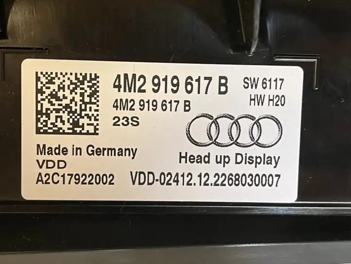 Audi Q7 4M (2019 - ) 4M2919617B Выдвижной дисплей — фото 6
