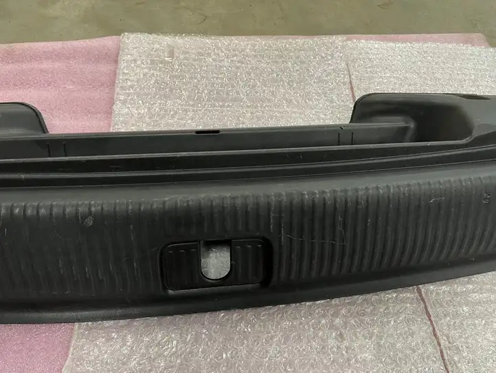 Audi Q5 SQ5 (2008 - 2012) 8R0864483B Отделка порога багажника — фото 3