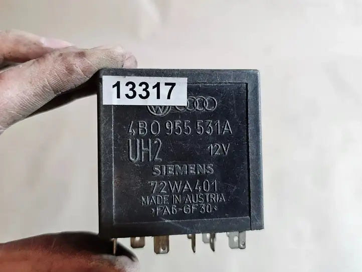 Volkswagen PASSAT B7 (2011 - 2014) 4B0955531A Реле стеклоочистителей — фото 3