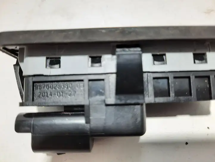 Citroen C4 Grand Picasso (2013 - 2016) 9676028380 Кнопка закрытия крышки багажника — фото 3