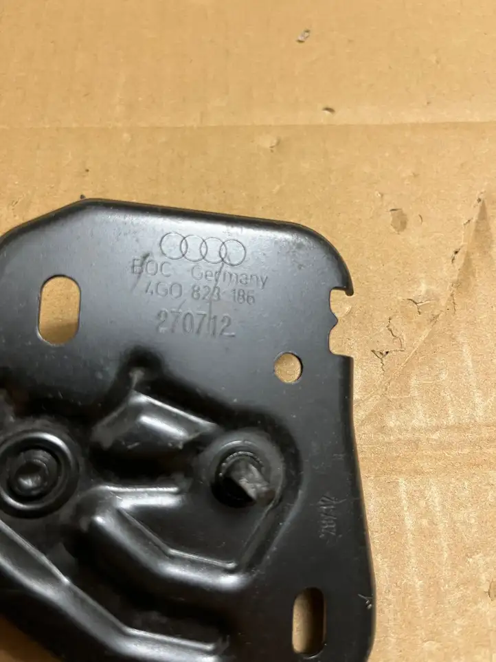 Audi A6 C7 (2011 - 2014) 4G0823186 Кронштейн замка капота — фото 2