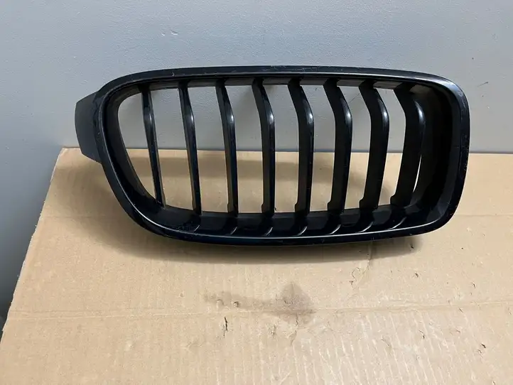 BMW 3 F30 F35 F31 (2012 - 2018) 7255412 Передняя решетка — фото 1